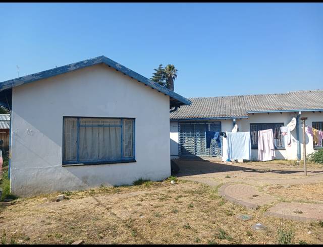 5 BEDROOM HOUSE FOR SALE IN PENINA PARK